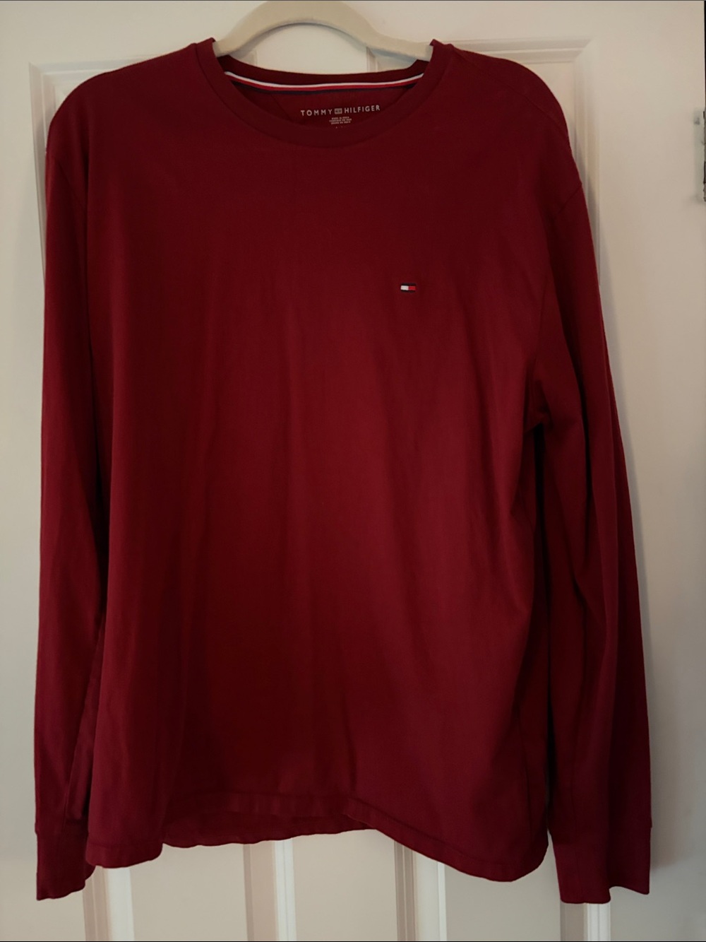 Tommy Hilfiger Men's Long-Sleeve Crewneck Tee — Burgundy Red